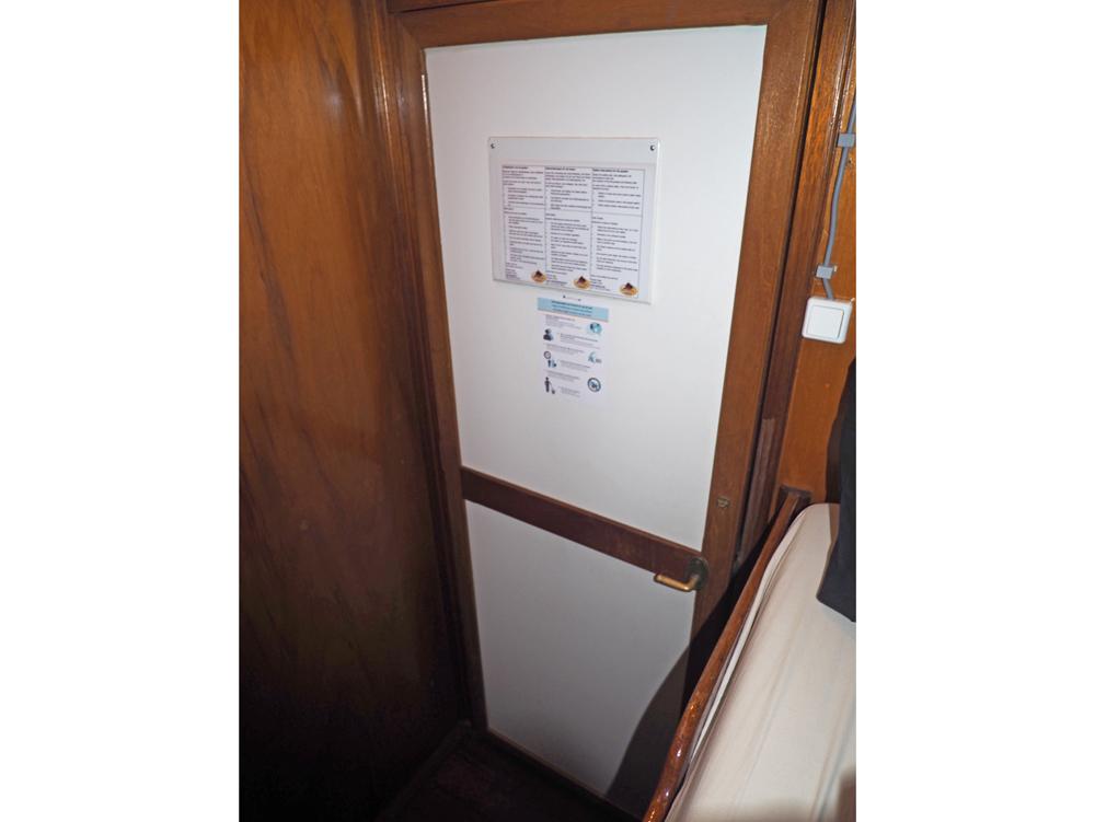 Cabin en avant, H&eacute;bergements